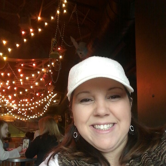 Meet your Posher, Wendy - Picture 1 of 2